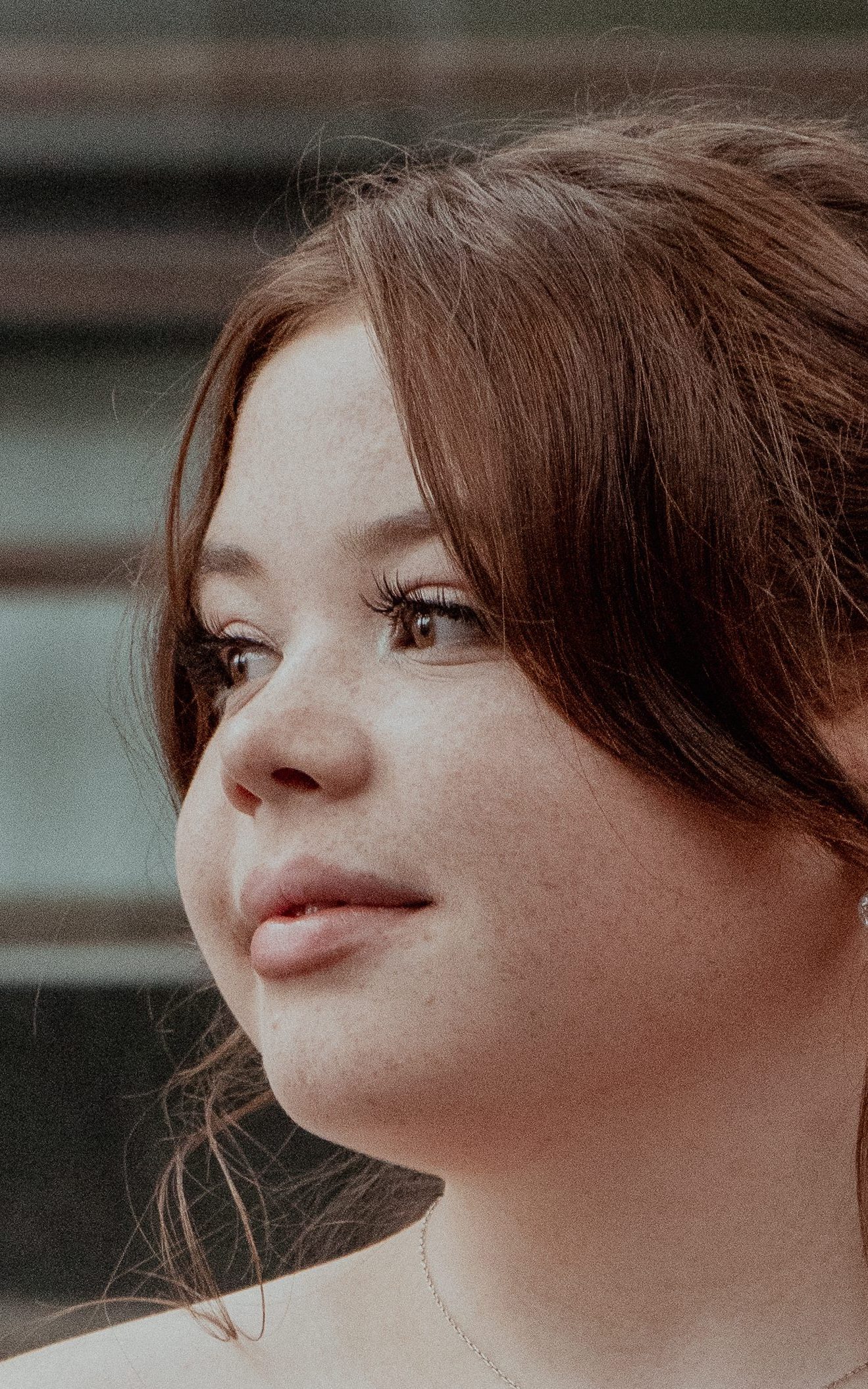 Teenage girl wearing an emerald green prom dress.